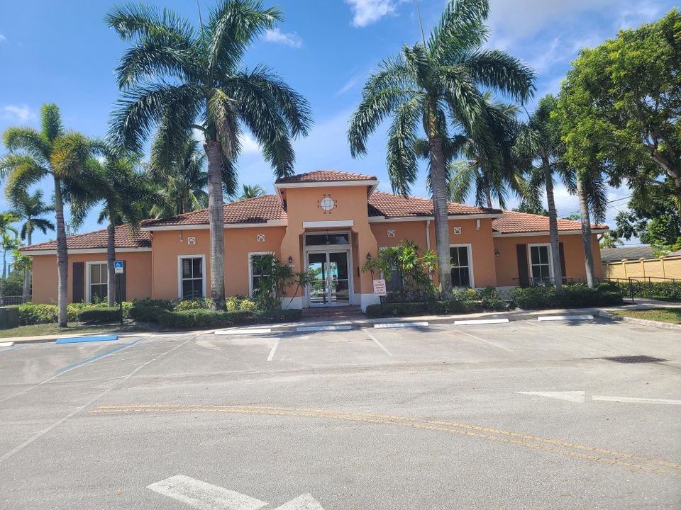 For Rent: $2,200 (3 beds, 2 baths, 1267 Square Feet)