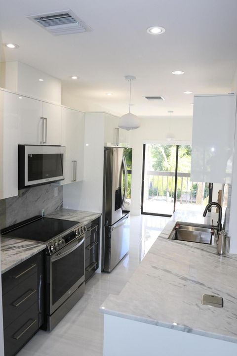 En Venta: $850,000 (3 camas, 3 baños, 1760 Pies cuadrados)