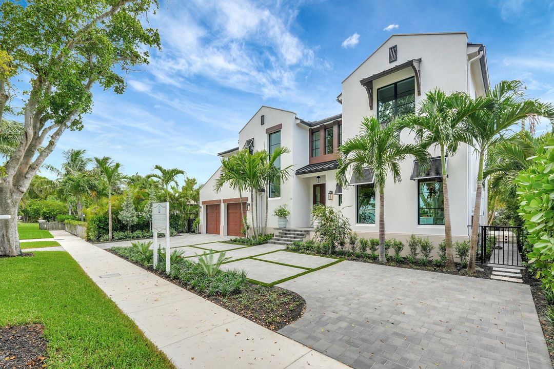 Active With Contract: $4,495,000 (4 beds, 5 baths, 3872 Square Feet)