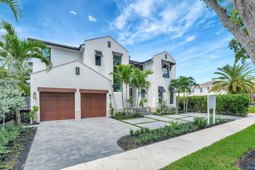 Active With Contract: $4,495,000 (4 beds, 5 baths, 3872 Square Feet)