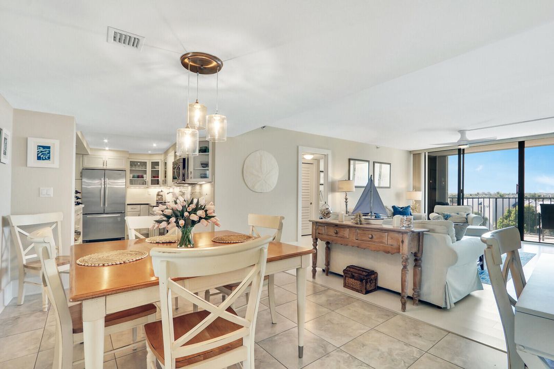 Под контрактом: $635,000 (2 спален, 2 ванн, 1306 Квадратных фут)