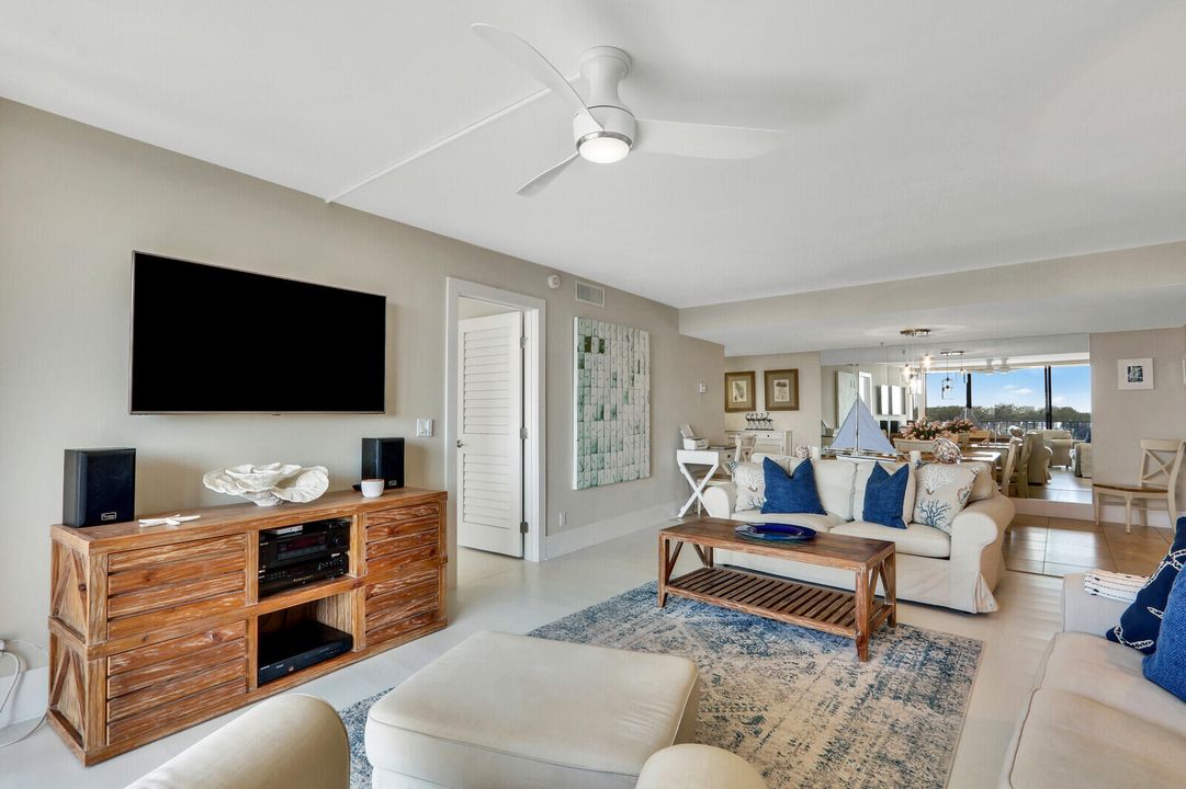 Под контрактом: $635,000 (2 спален, 2 ванн, 1306 Квадратных фут)