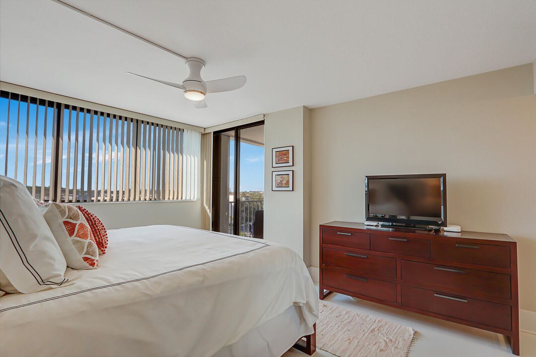 Под контрактом: $635,000 (2 спален, 2 ванн, 1306 Квадратных фут)