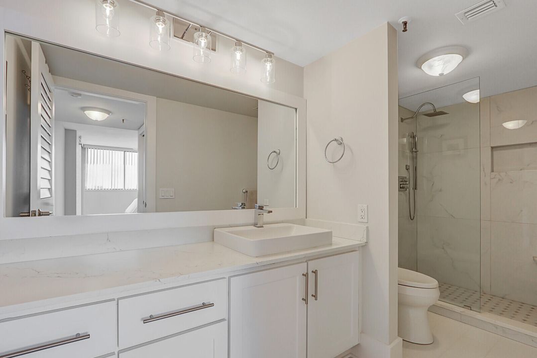 Под контрактом: $635,000 (2 спален, 2 ванн, 1306 Квадратных фут)