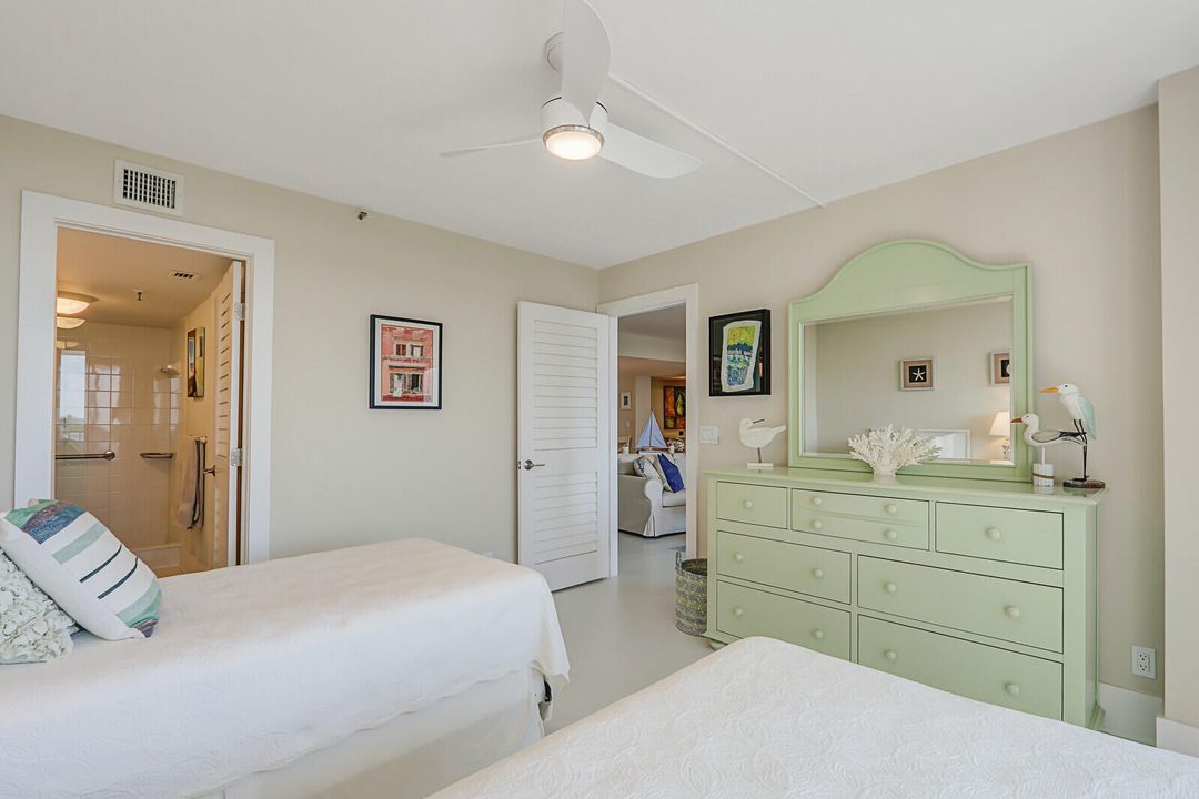 Под контрактом: $635,000 (2 спален, 2 ванн, 1306 Квадратных фут)