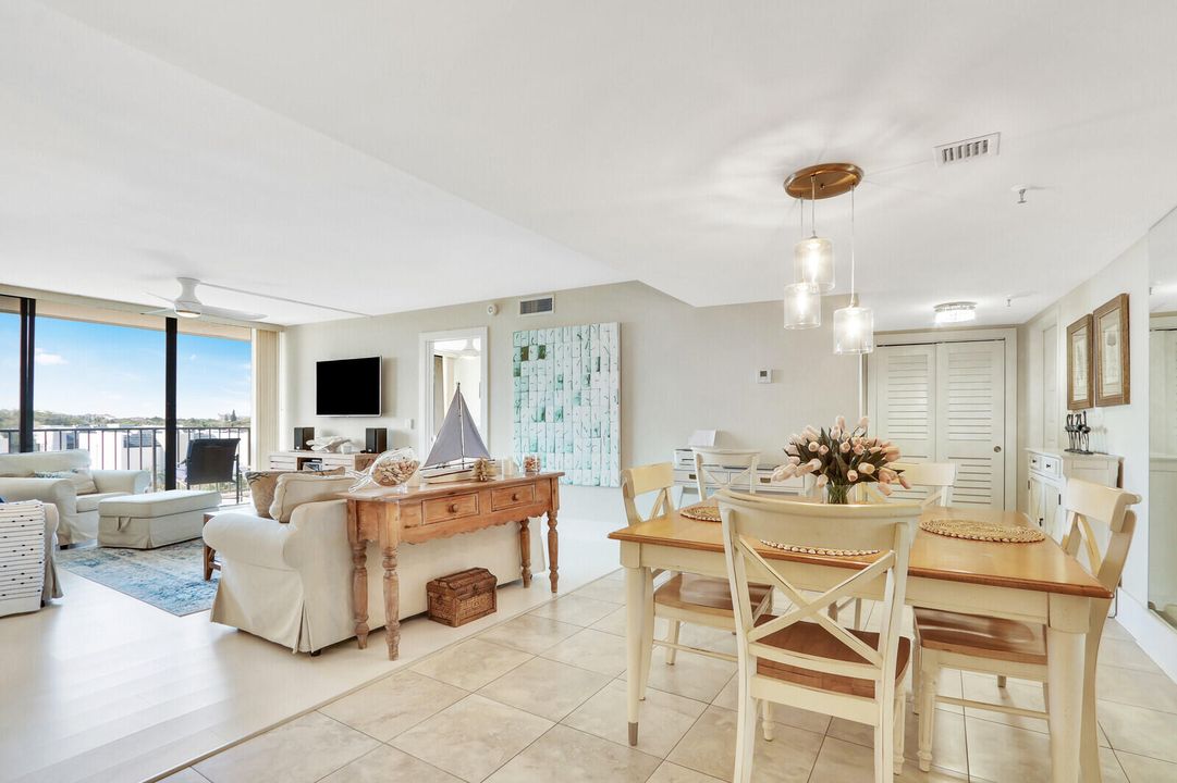 Под контрактом: $635,000 (2 спален, 2 ванн, 1306 Квадратных фут)