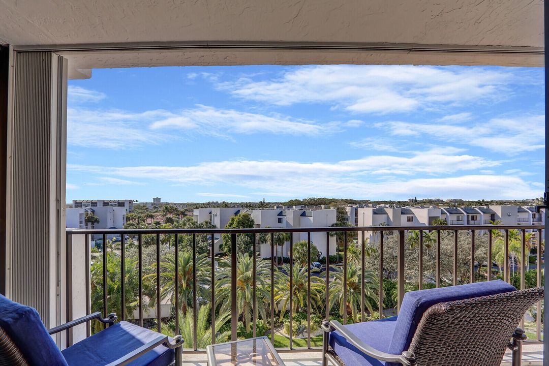 Под контрактом: $635,000 (2 спален, 2 ванн, 1306 Квадратных фут)