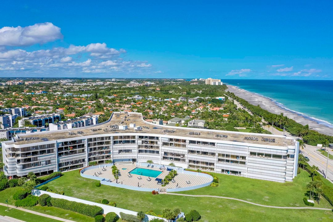 Под контрактом: $635,000 (2 спален, 2 ванн, 1306 Квадратных фут)