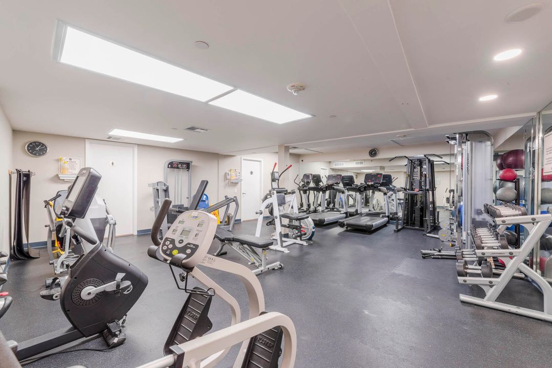 Под контрактом: $635,000 (2 спален, 2 ванн, 1306 Квадратных фут)