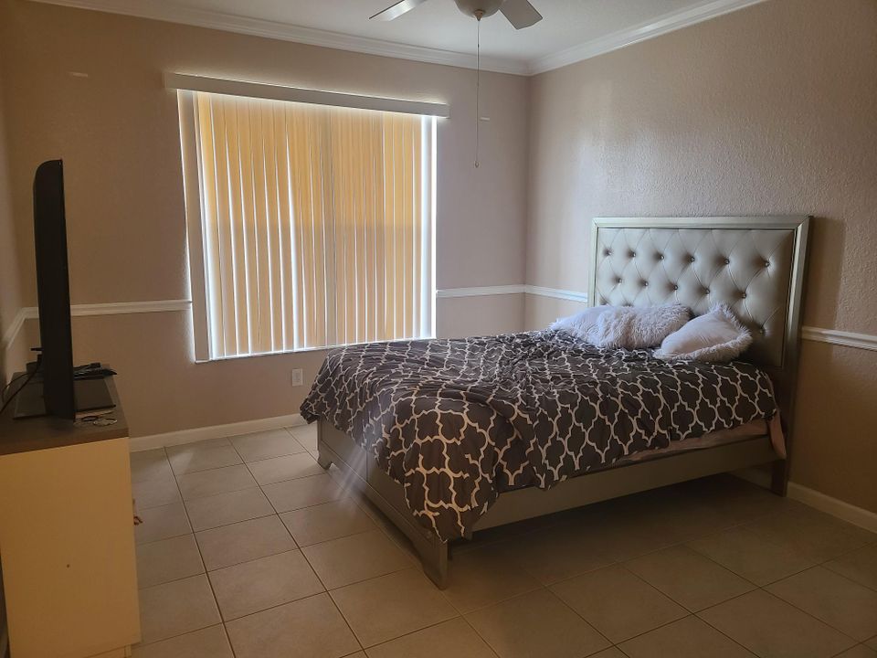 For Rent: $2,200 (3 beds, 2 baths, 1267 Square Feet)