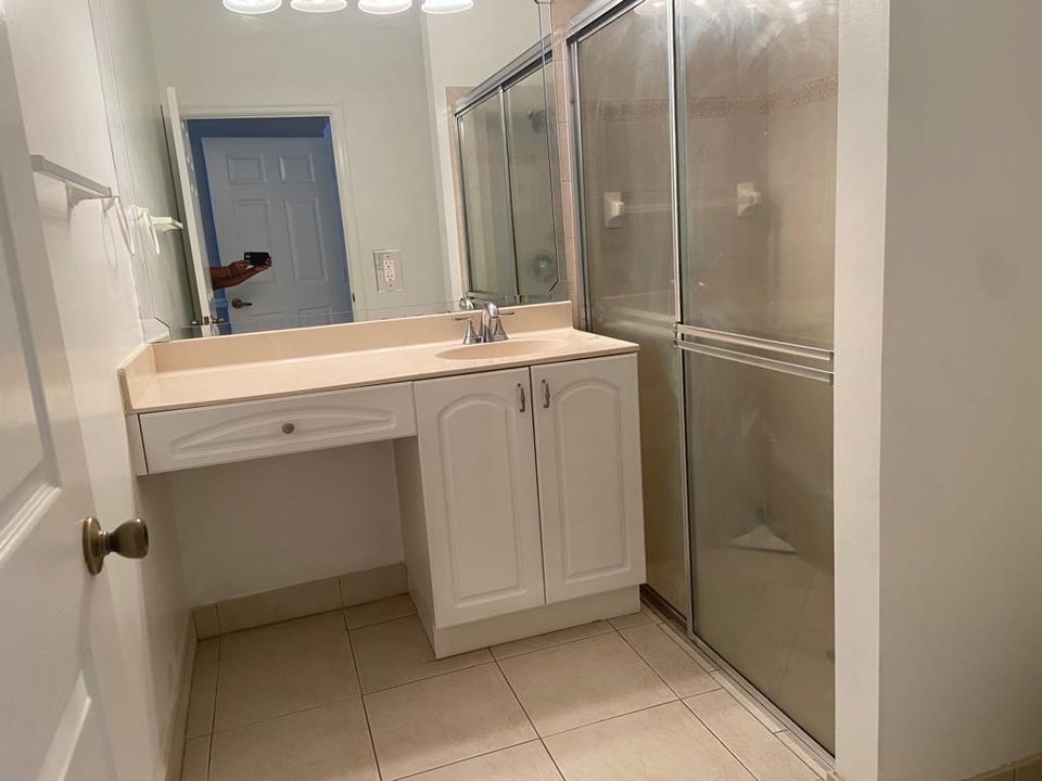 For Rent: $2,200 (3 beds, 2 baths, 1267 Square Feet)