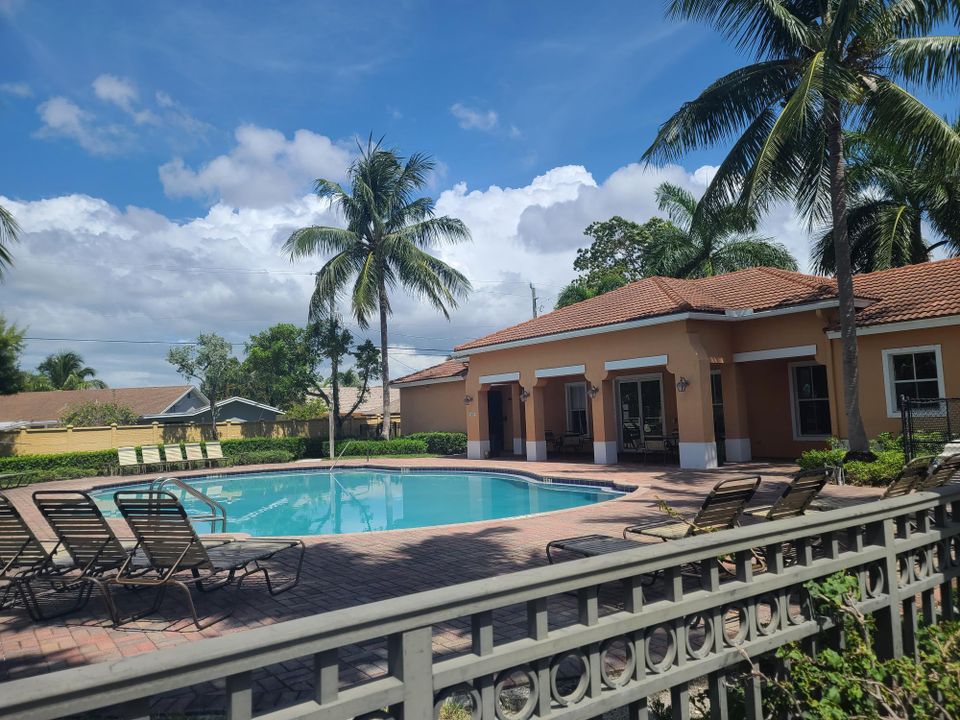 For Rent: $2,200 (3 beds, 2 baths, 1267 Square Feet)