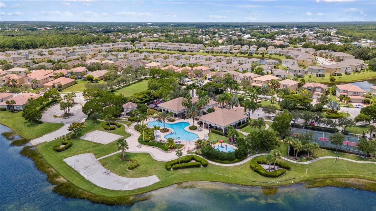 For Sale: $313,000 (3 beds, 2 baths, 1477 Square Feet)