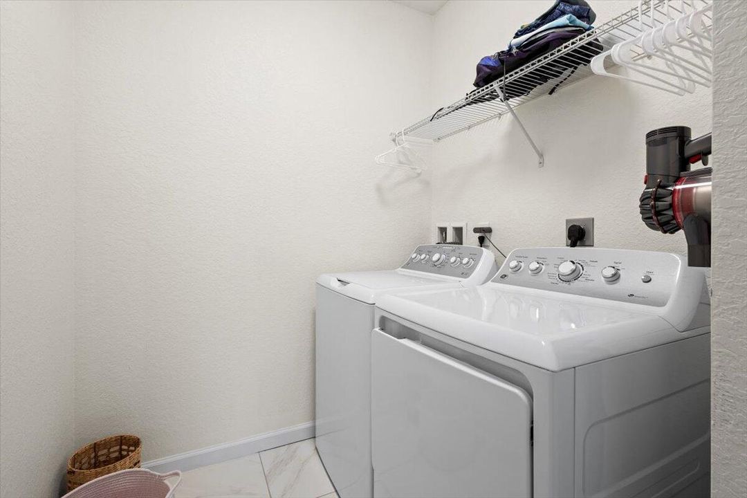 For Sale: $313,000 (3 beds, 2 baths, 1477 Square Feet)