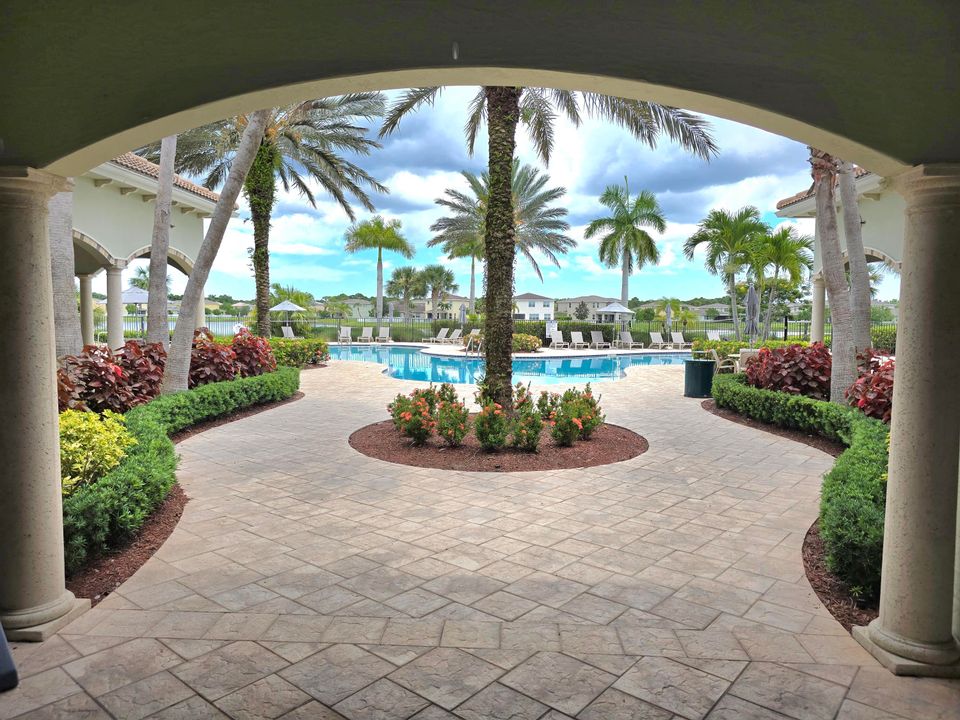 For Sale: $313,000 (3 beds, 2 baths, 1477 Square Feet)