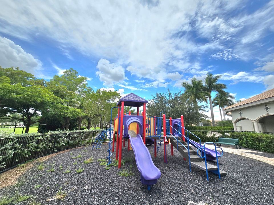 For Sale: $313,000 (3 beds, 2 baths, 1477 Square Feet)