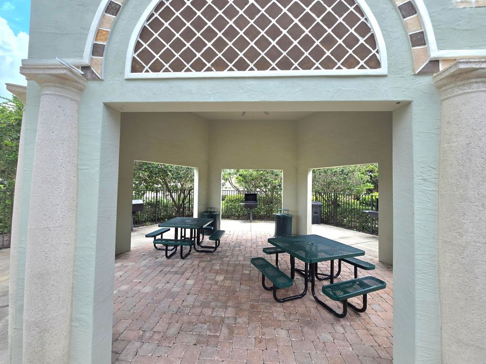 For Sale: $313,000 (3 beds, 2 baths, 1477 Square Feet)