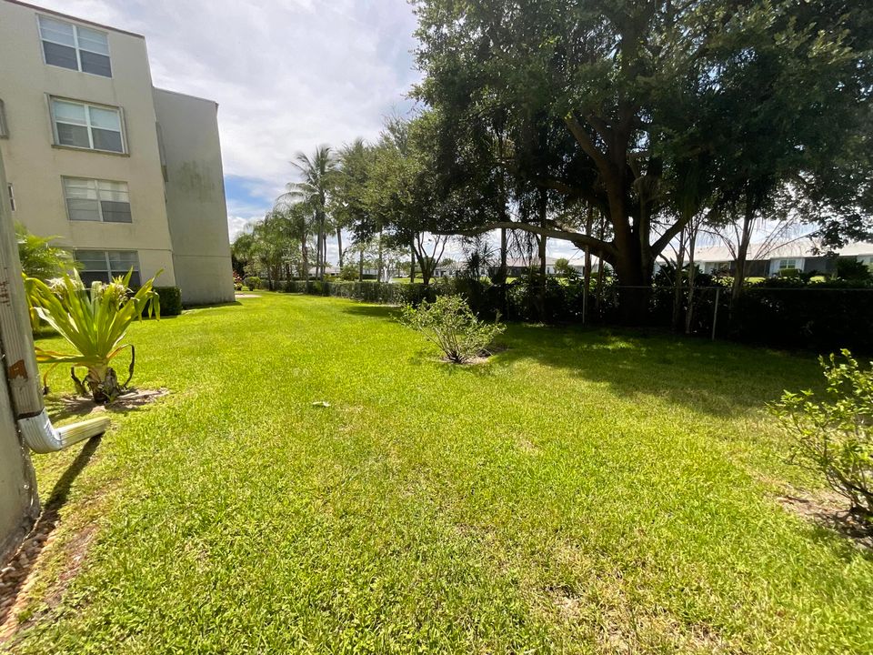 Active With Contract: $1,600 (2 beds, 2 baths, 1006 Square Feet)
