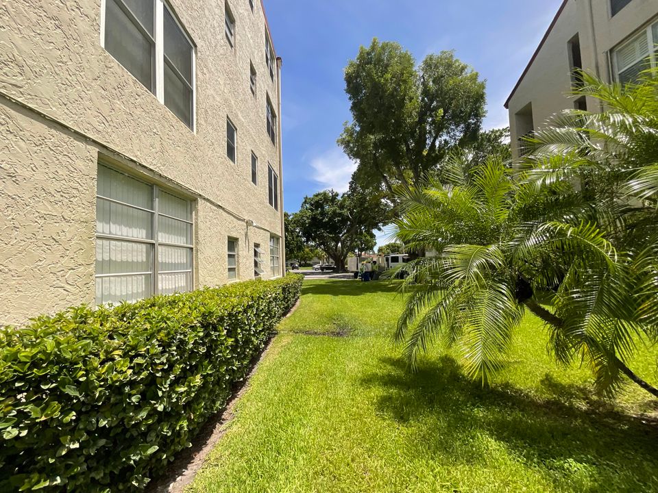 Active With Contract: $1,600 (2 beds, 2 baths, 1006 Square Feet)