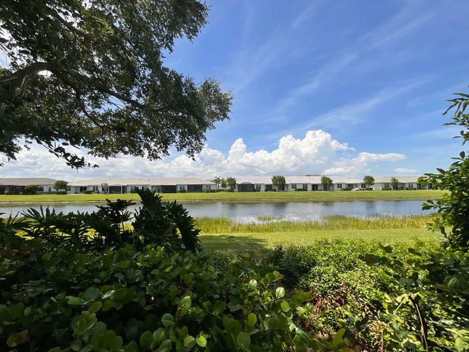 Active With Contract: $1,600 (2 beds, 2 baths, 1006 Square Feet)