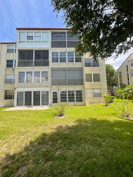 Active With Contract: $1,600 (2 beds, 2 baths, 1006 Square Feet)