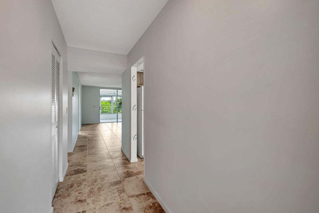 Active With Contract: $1,600 (2 beds, 2 baths, 1006 Square Feet)