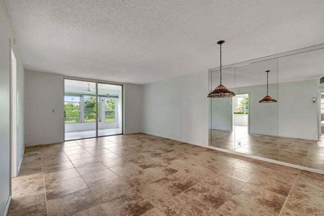 Active With Contract: $1,600 (2 beds, 2 baths, 1006 Square Feet)