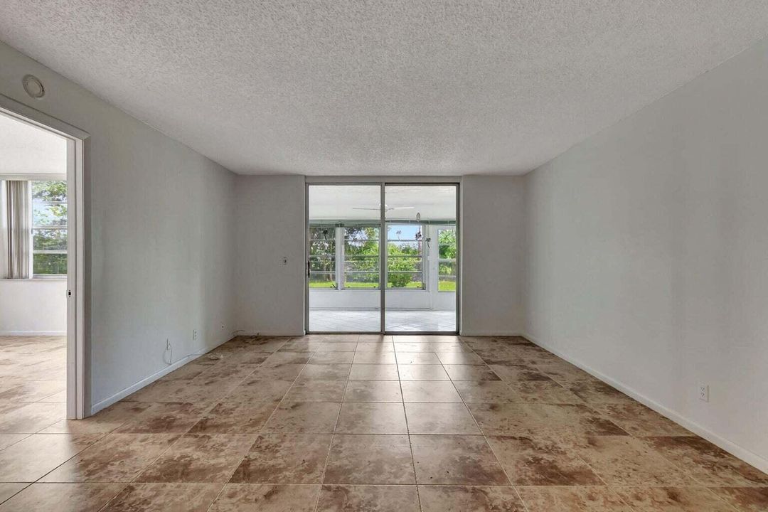 Active With Contract: $1,600 (2 beds, 2 baths, 1006 Square Feet)