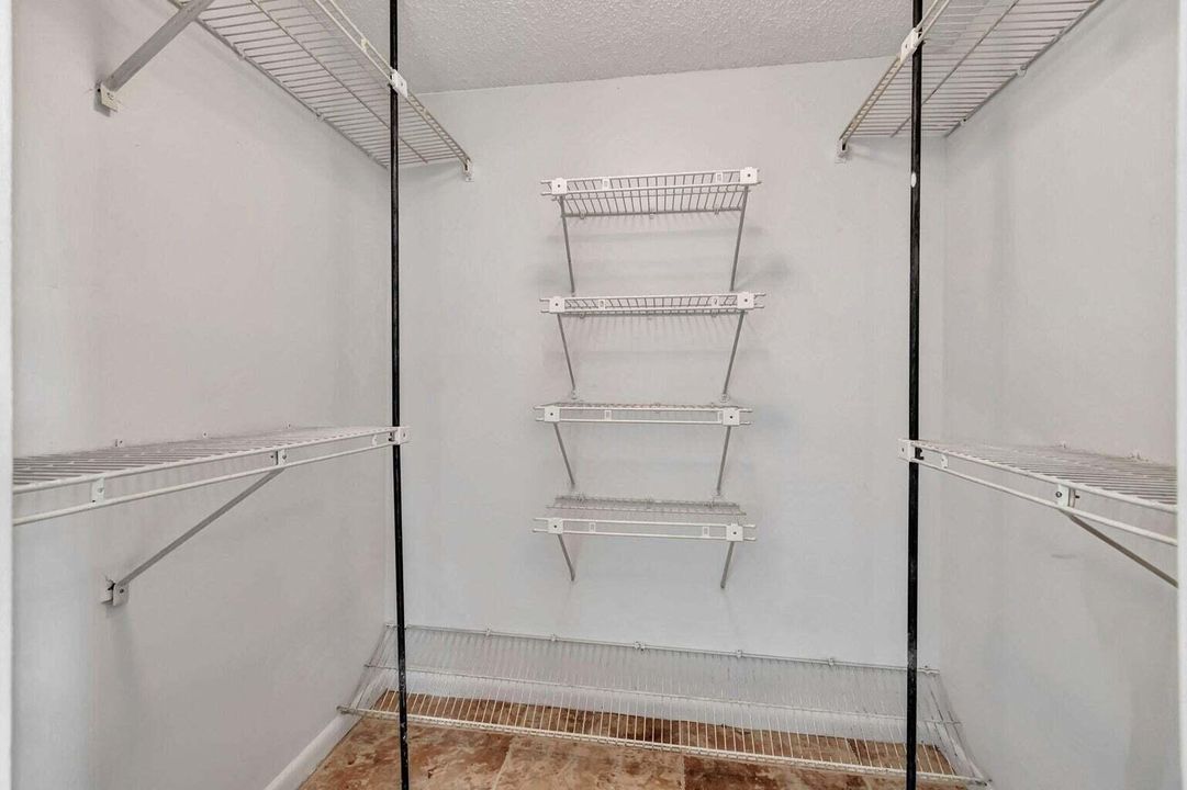 Active With Contract: $1,600 (2 beds, 2 baths, 1006 Square Feet)