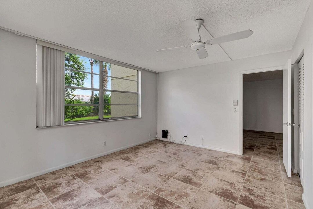 Active With Contract: $1,600 (2 beds, 2 baths, 1006 Square Feet)