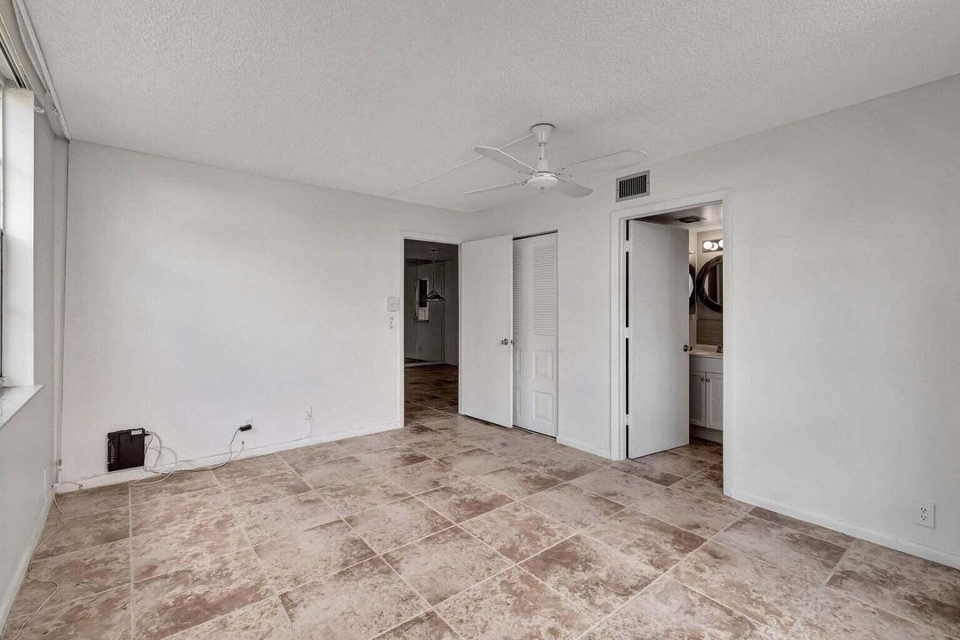 Active With Contract: $1,600 (2 beds, 2 baths, 1006 Square Feet)