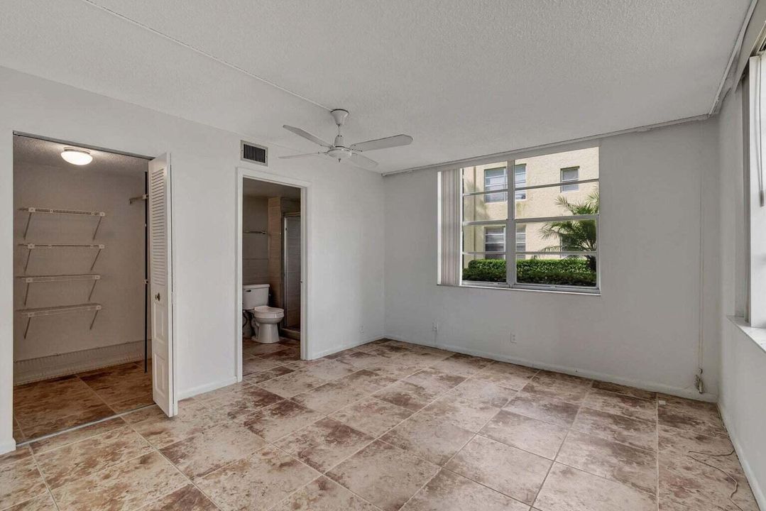 Active With Contract: $1,600 (2 beds, 2 baths, 1006 Square Feet)