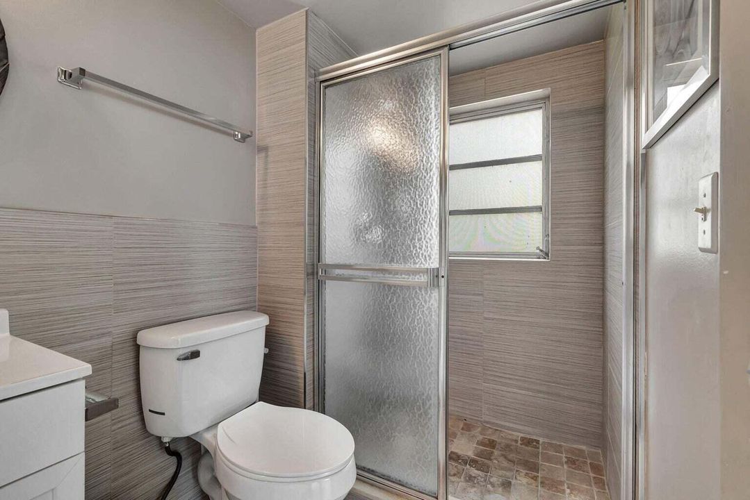 Active With Contract: $1,600 (2 beds, 2 baths, 1006 Square Feet)