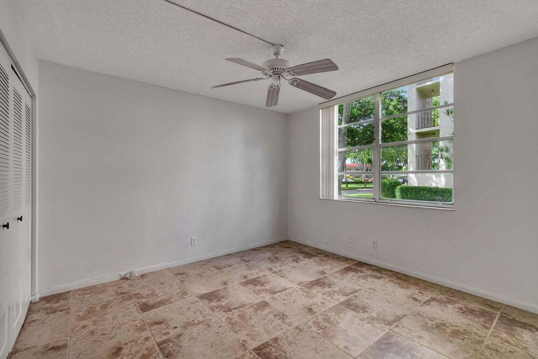 Active With Contract: $1,600 (2 beds, 2 baths, 1006 Square Feet)