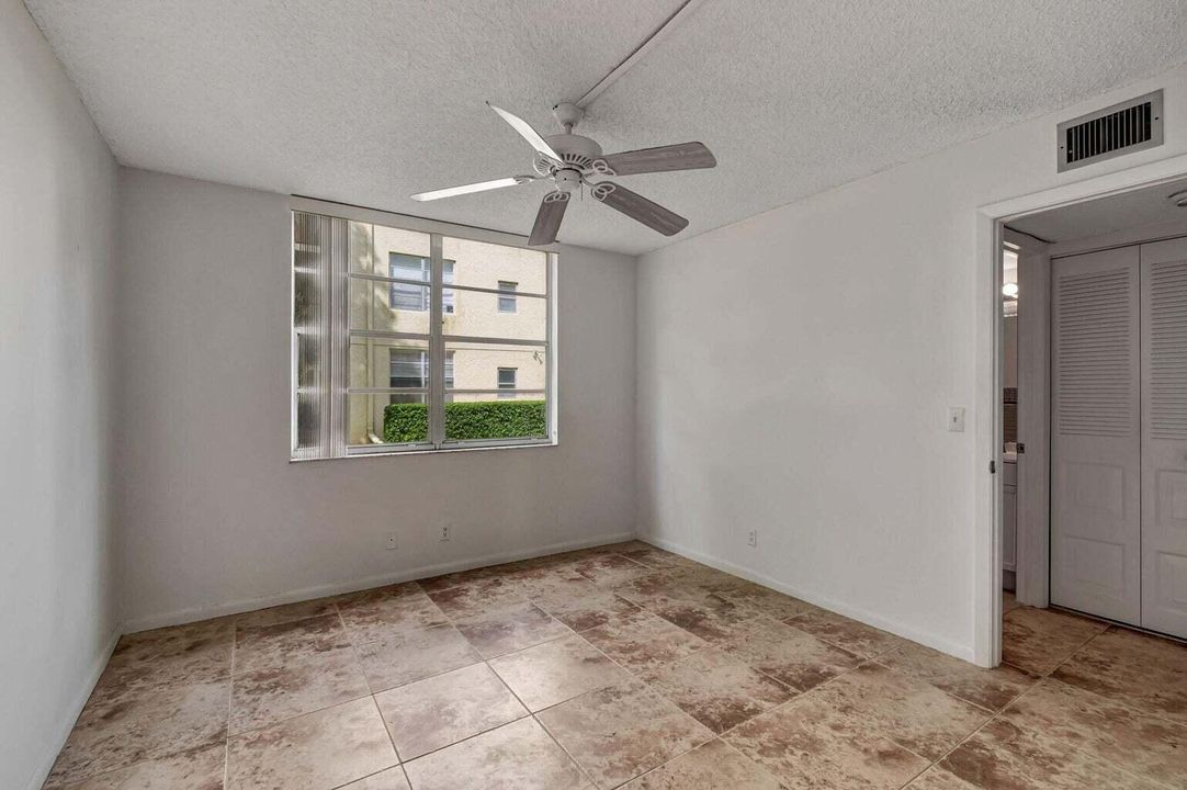 Active With Contract: $1,600 (2 beds, 2 baths, 1006 Square Feet)