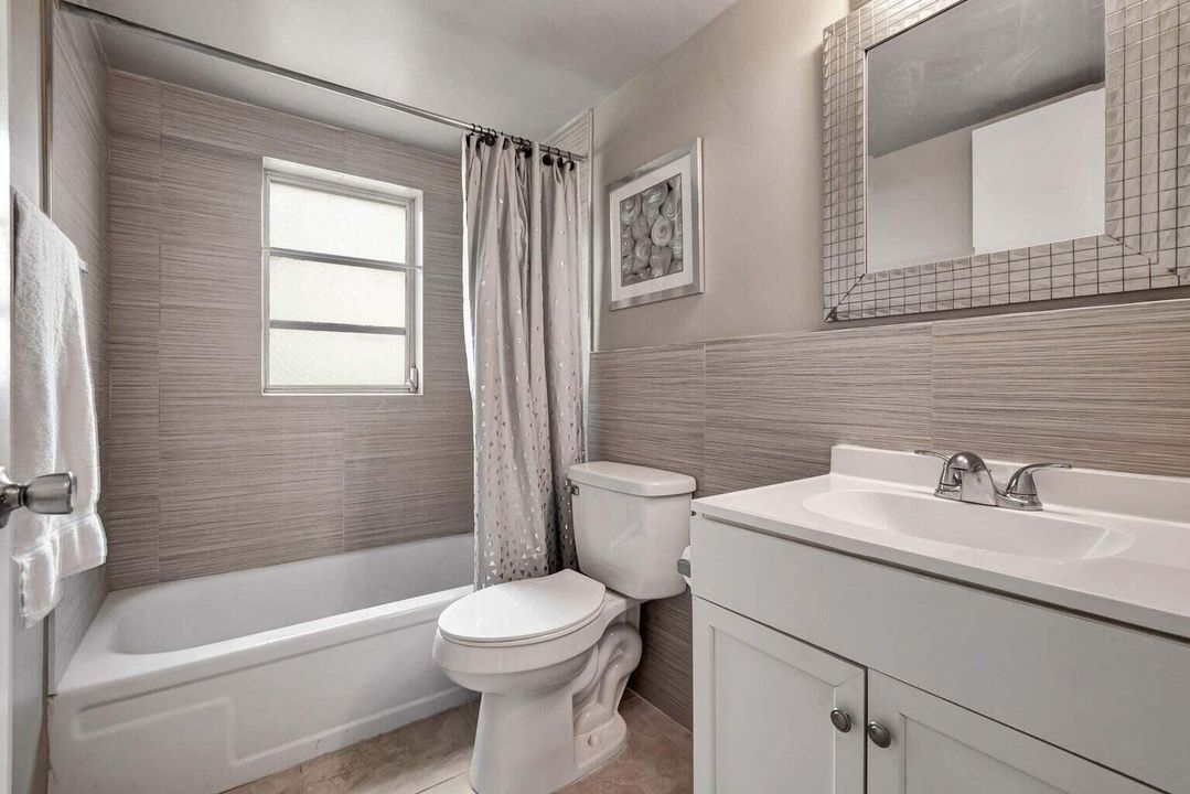 Active With Contract: $1,600 (2 beds, 2 baths, 1006 Square Feet)