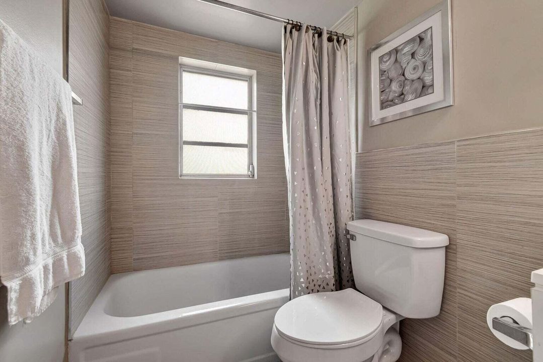 Active With Contract: $1,600 (2 beds, 2 baths, 1006 Square Feet)