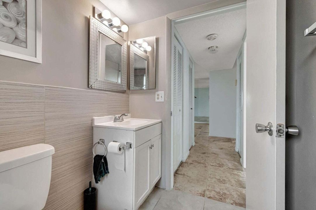 Active With Contract: $1,600 (2 beds, 2 baths, 1006 Square Feet)