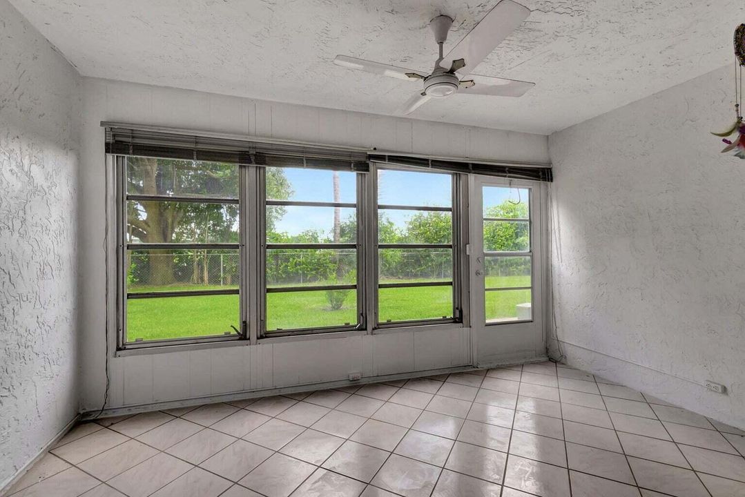 Active With Contract: $1,600 (2 beds, 2 baths, 1006 Square Feet)