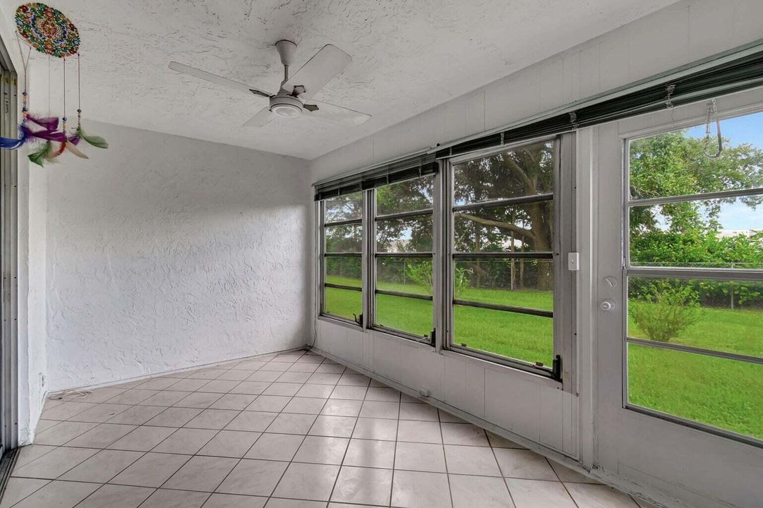 Active With Contract: $1,600 (2 beds, 2 baths, 1006 Square Feet)