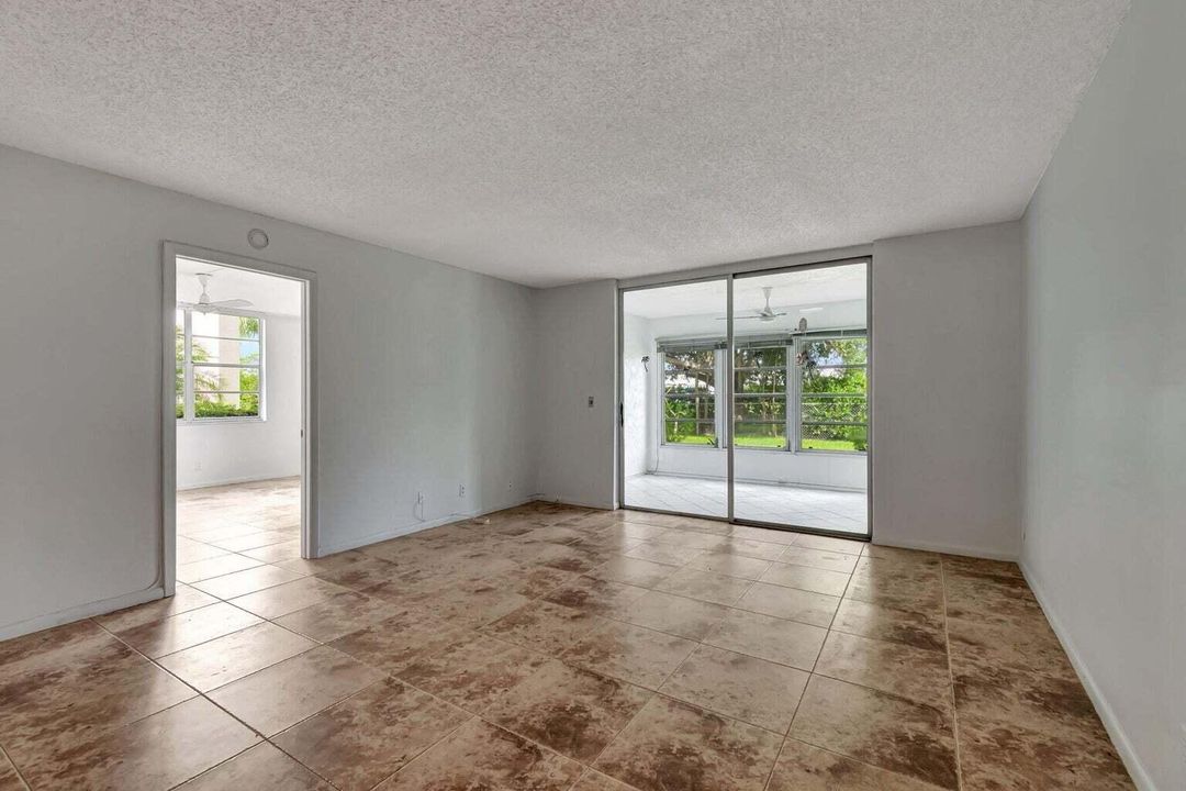 Active With Contract: $1,600 (2 beds, 2 baths, 1006 Square Feet)