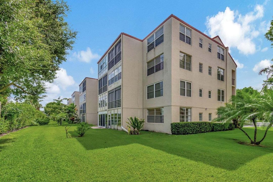 Active With Contract: $1,600 (2 beds, 2 baths, 1006 Square Feet)