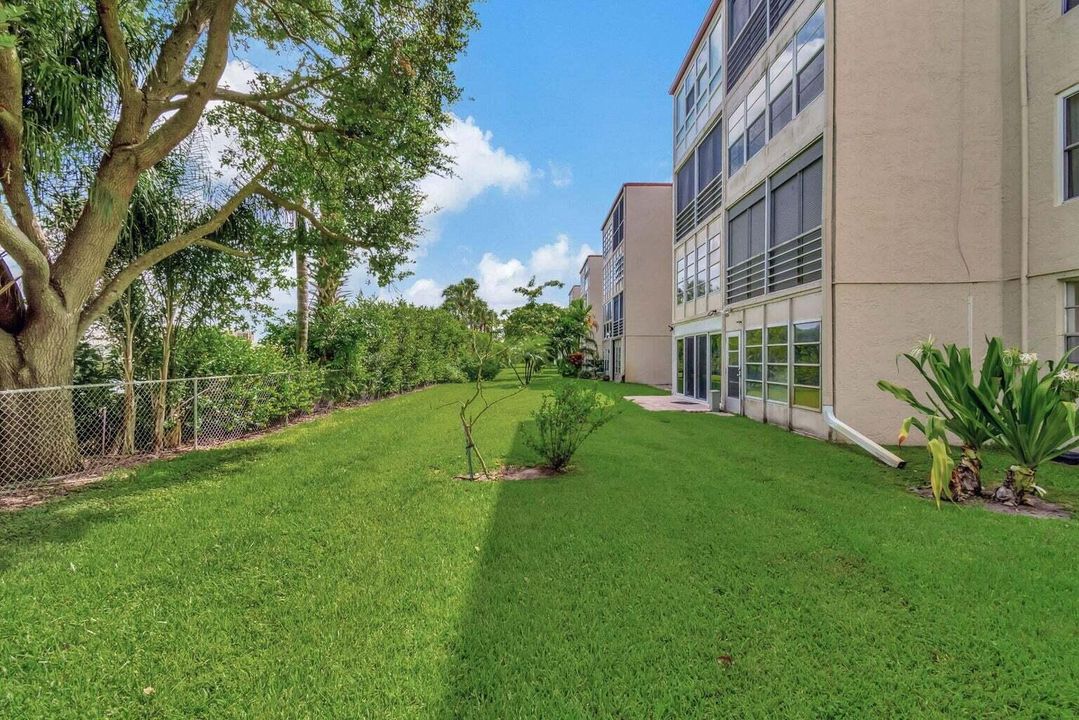 Active With Contract: $1,600 (2 beds, 2 baths, 1006 Square Feet)