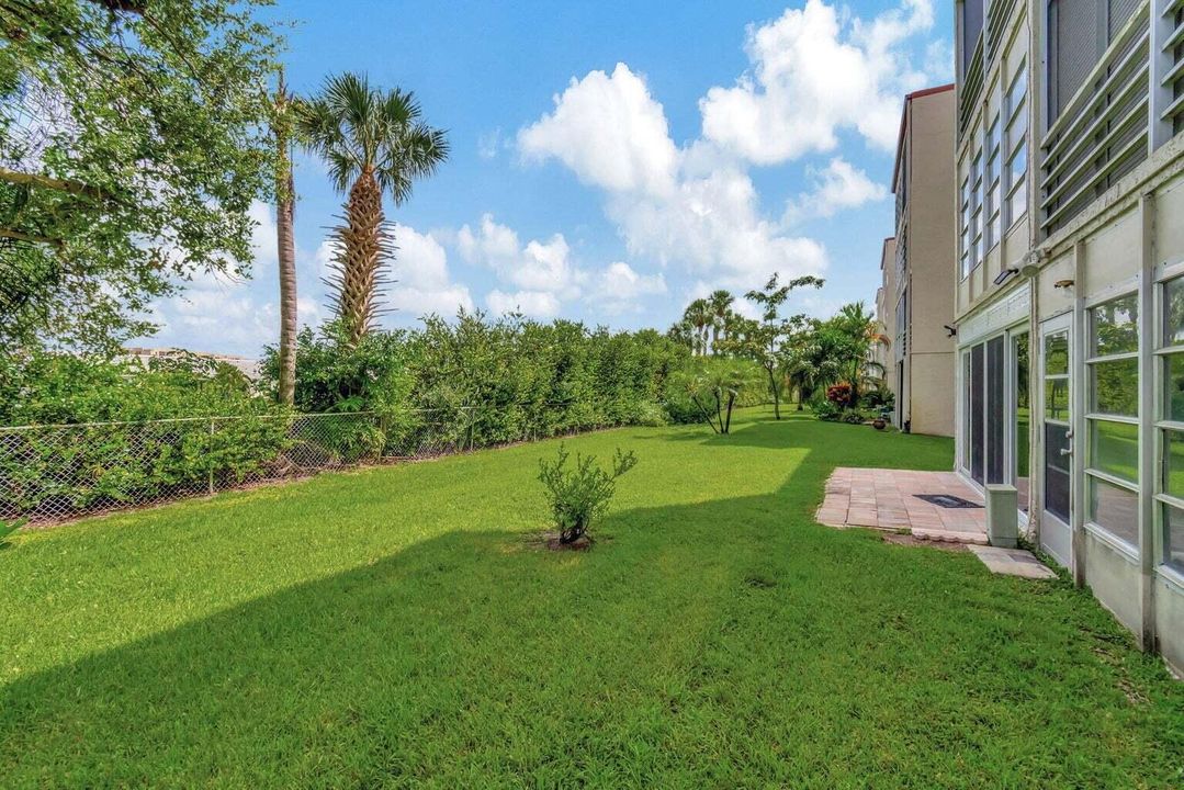 Active With Contract: $1,600 (2 beds, 2 baths, 1006 Square Feet)