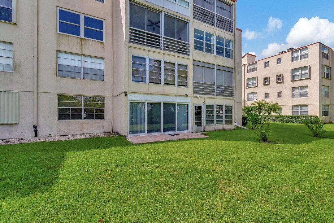 Active With Contract: $1,600 (2 beds, 2 baths, 1006 Square Feet)