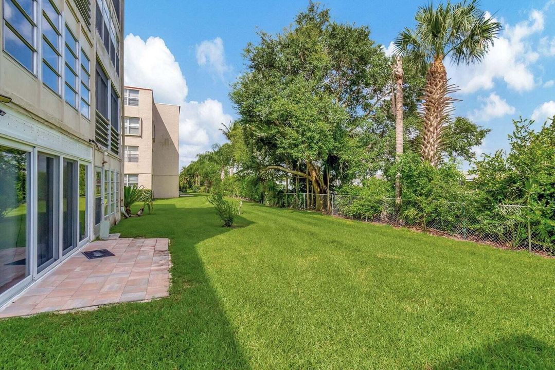 Active With Contract: $1,600 (2 beds, 2 baths, 1006 Square Feet)