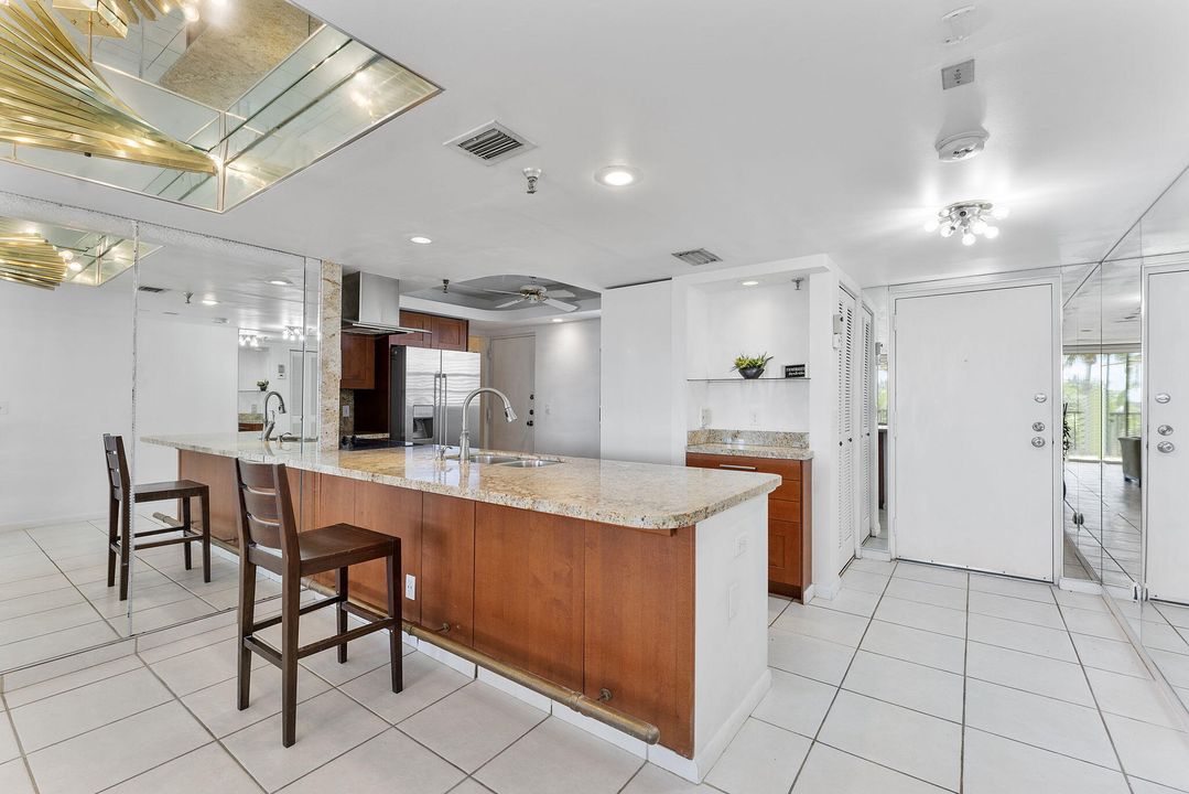 Active With Contract: $220,000 (3 beds, 2 baths, 1316 Square Feet)