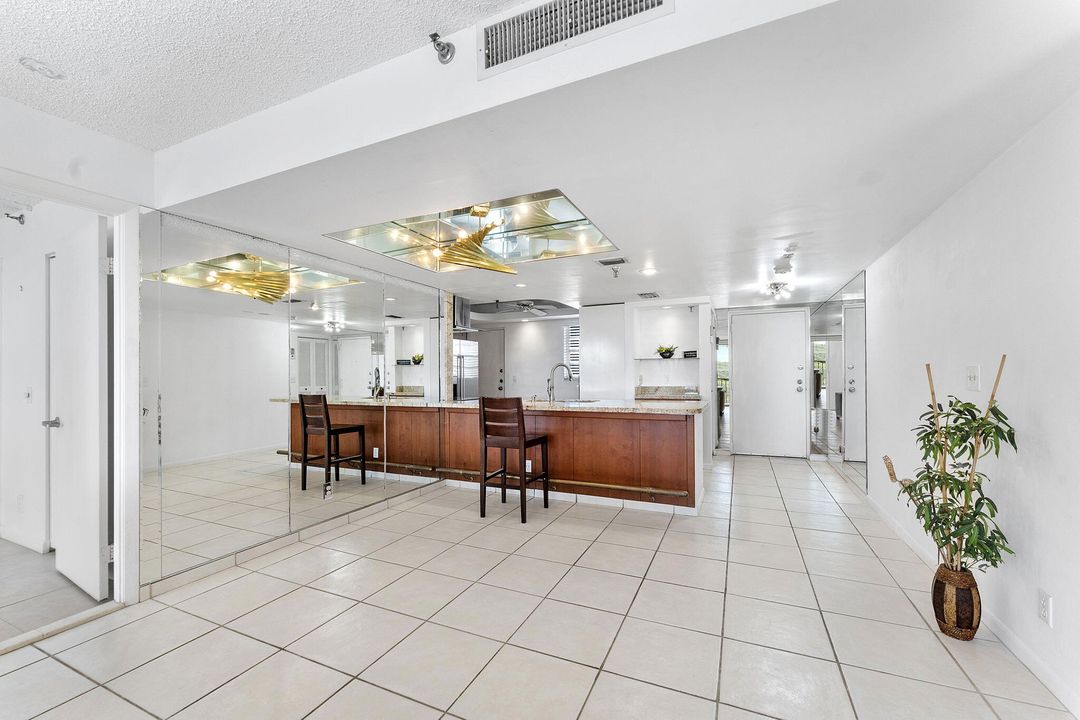 Active With Contract: $220,000 (3 beds, 2 baths, 1316 Square Feet)