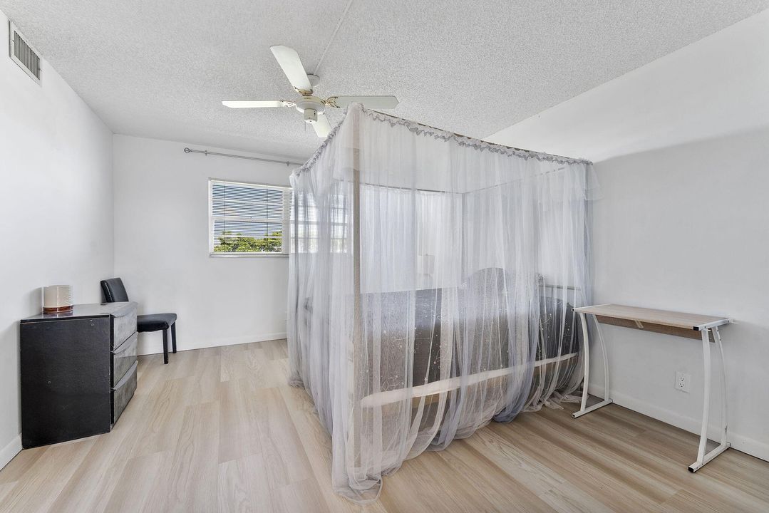 Active With Contract: $220,000 (3 beds, 2 baths, 1316 Square Feet)