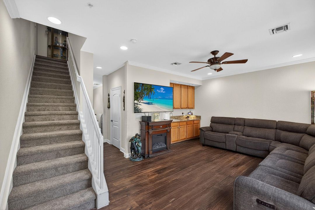 待售: $475,000 (3 贝兹, 3 浴室, 1727 平方英尺)